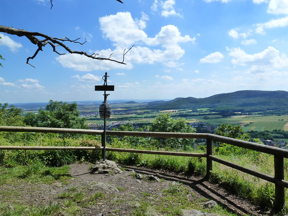 Blick vom Hirzstein bei Schauenburg-Elgershausen (Foto © Lothar Glebe, 2014)