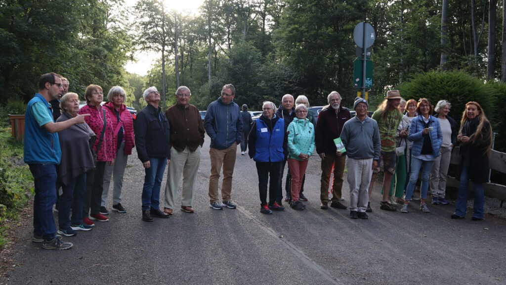 Als sich der Abend senkte, warteten die Gäste auf den nächsten Höhepunkt