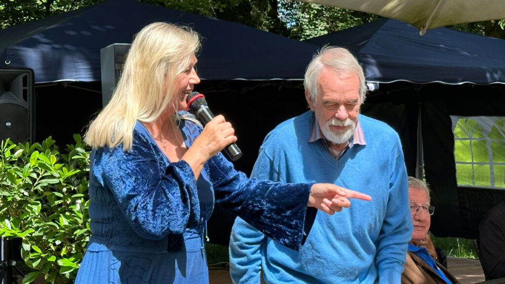 …bevor sie zusammen mit Hartmut Kipp in ein Grimmsches Märchen einstieg