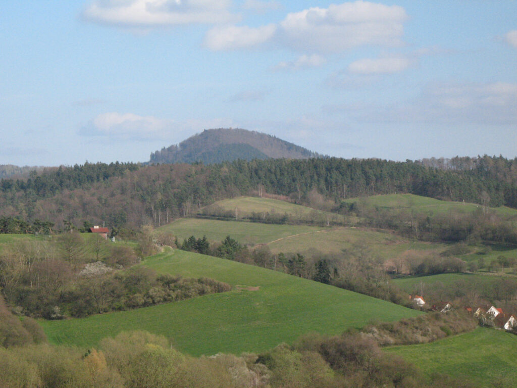 Blick auf den Alheimer von Heinbach (Foto: Birgit Mietzner)